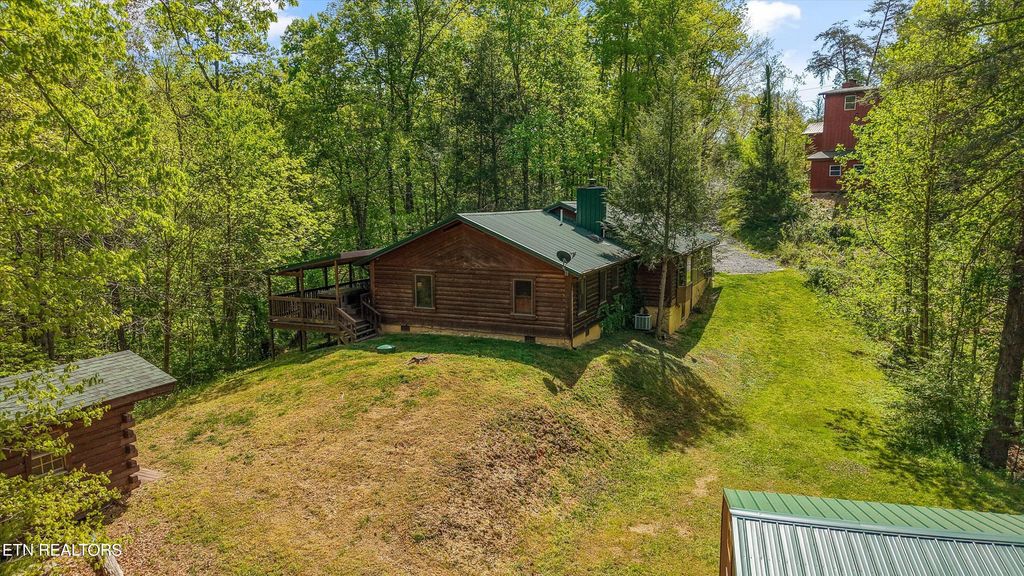 Photo of 716 Country Oaks Drive, Pigeon Forge, TN 37863 (MLS # 1337901)
