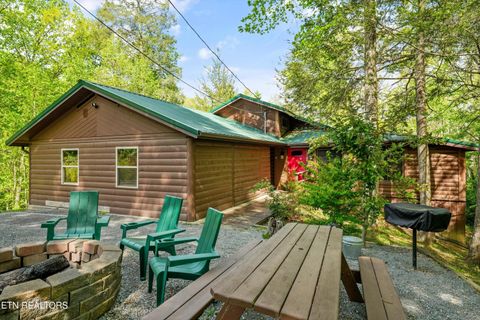 Photo of 716 Country Oaks Drive, Pigeon Forge, TN 37863 (MLS # 1337901)