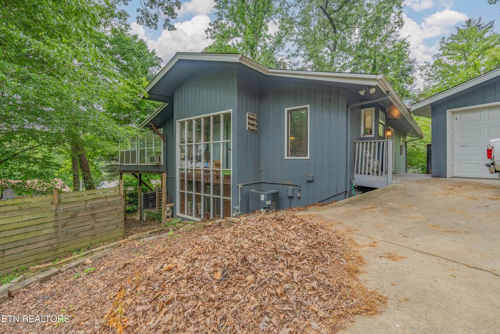 Photo of 102 Ithaca Lane, Oak Ridge, TN 37830 (MLS # 1339569)