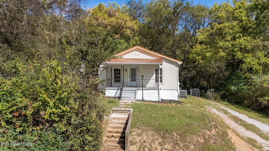 Photo of 908 Dunlap Lane, Knoxville, TN 37914 (MLS # 1318516)