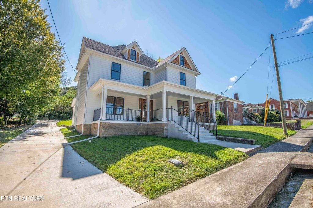 Photo of 115 Roane St, Oliver Springs, TN 37840 (MLS # 1317166)