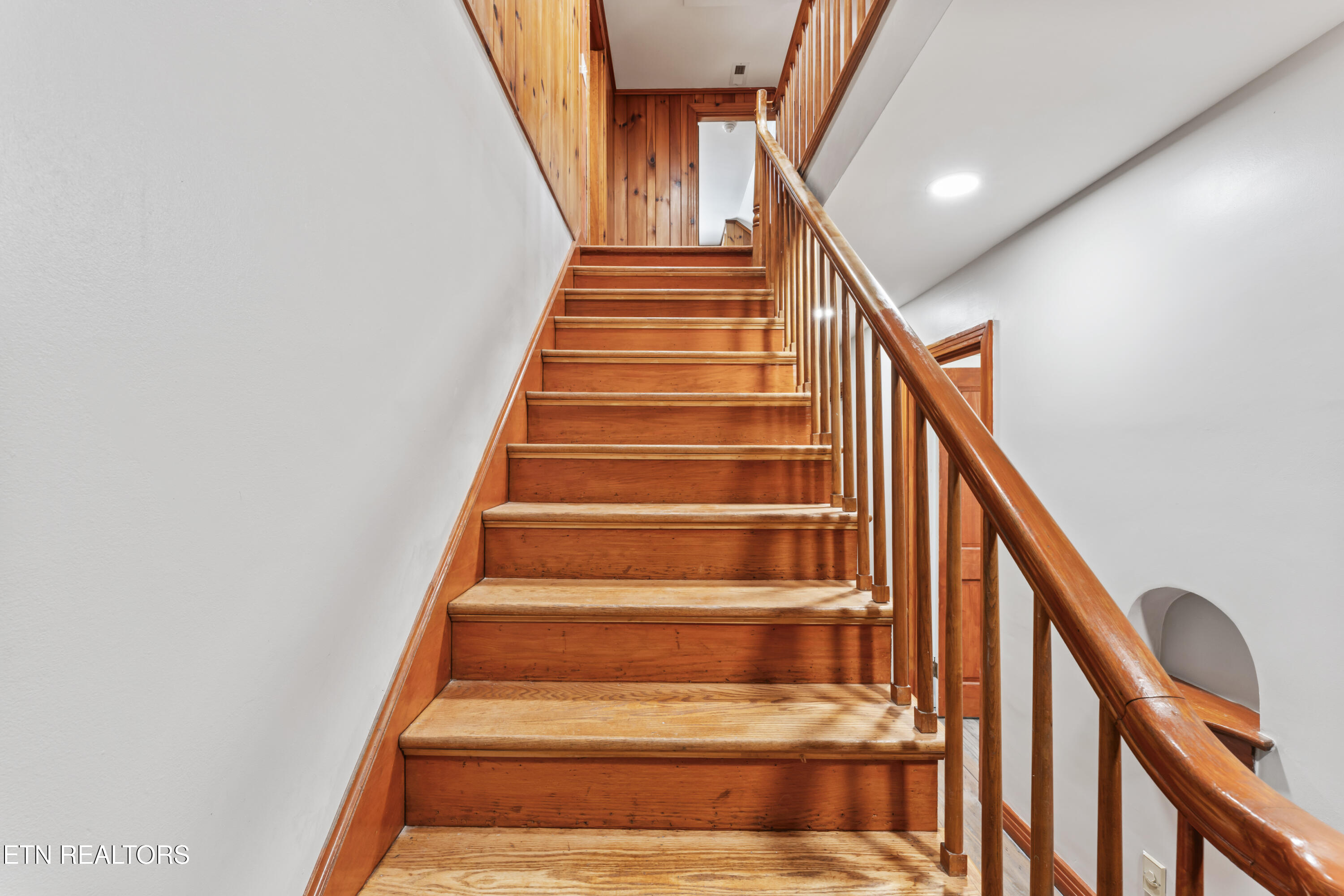 Knoxville, Tennessee 37920, United States, 9 Bedrooms Bedrooms, ,3 BathroomsBathrooms,Residential,Active,166187