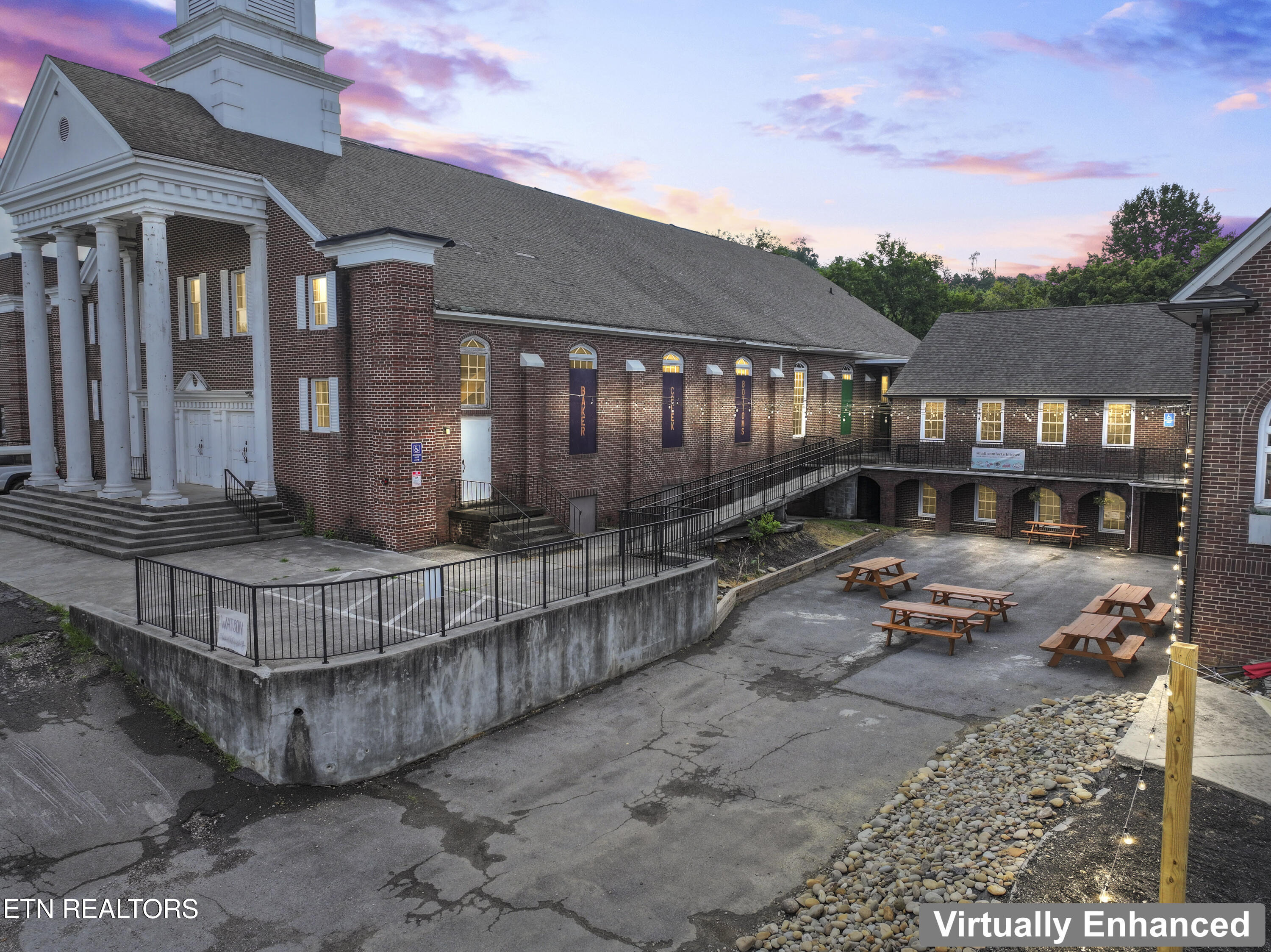 Knoxville, Tennessee 37920, United States, 9 Bedrooms Bedrooms, ,3 BathroomsBathrooms,Residential,Active,166187