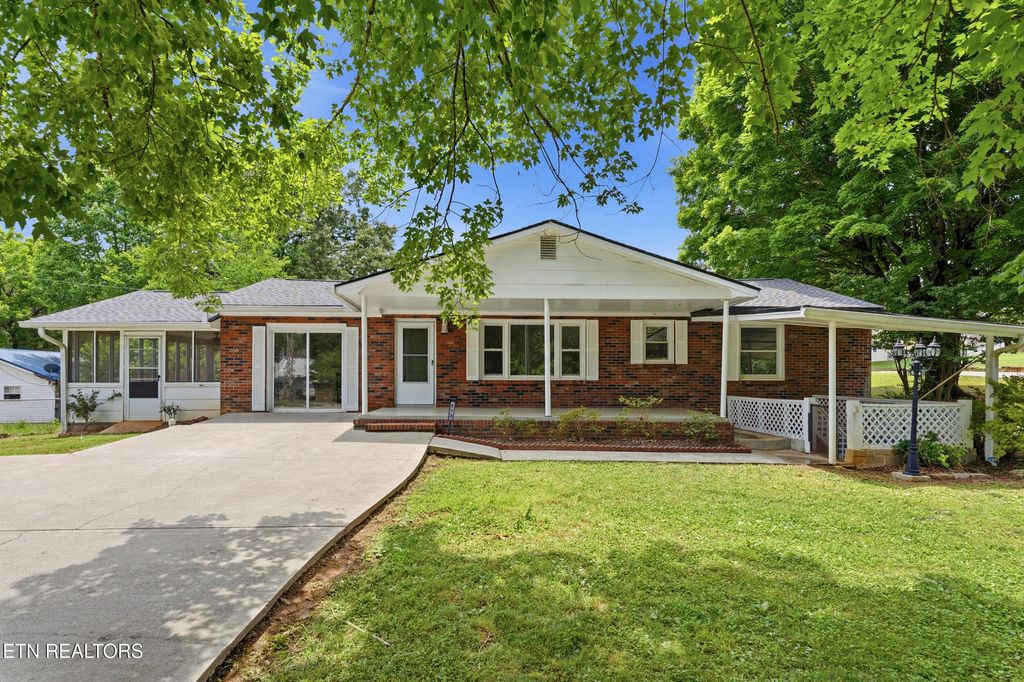 Photo of 513 Smokey Drive, Loudon, TN 37774 (MLS # 1344854)
