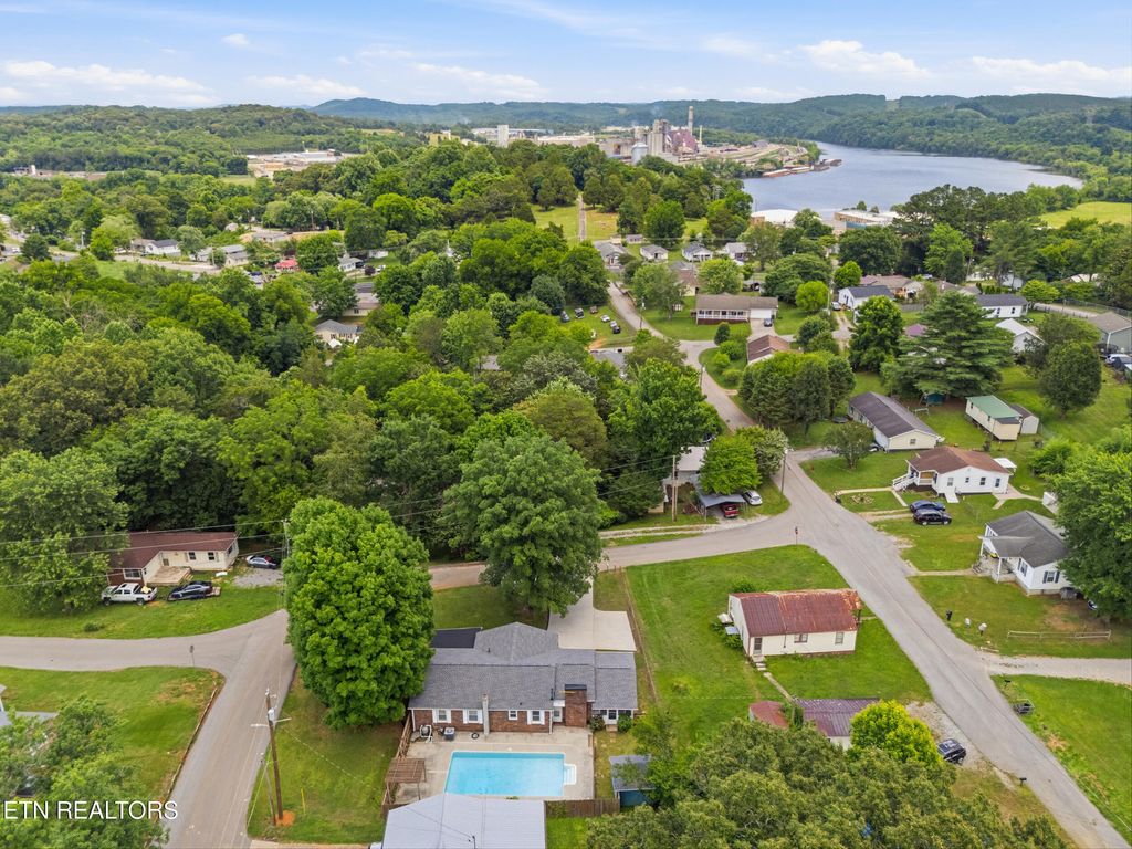 Photo of 513 Smokey Drive, Loudon, TN 37774 (MLS # 1344854)