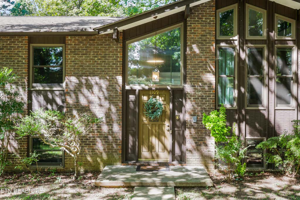 Photo of 1109 Venice Rd, Knoxville, TN 37923 (MLS # 1352859)