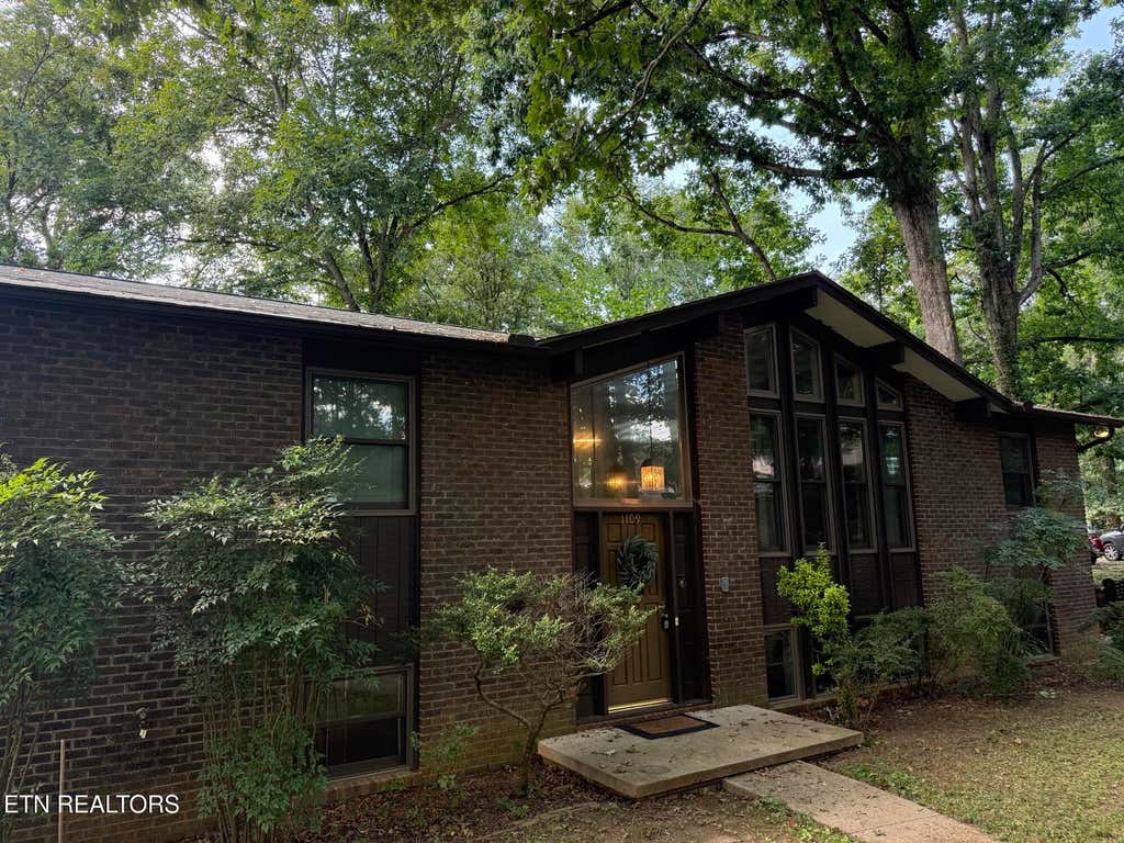 Photo of 1109 Venice Rd, Knoxville, TN 37923 (MLS # 1352859)