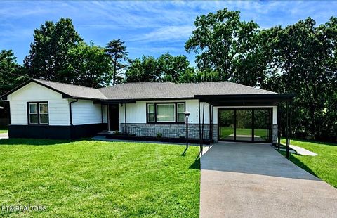 Photo of 2329 Skyview Drive, Maryville, TN 37803 (MLS # 1347321)