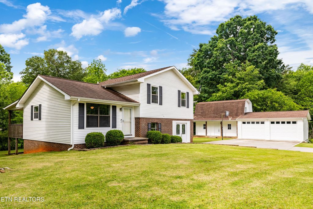 Photo of 127 Lakewood Circle, Madisonville, TN 37354 (MLS # 1301745)