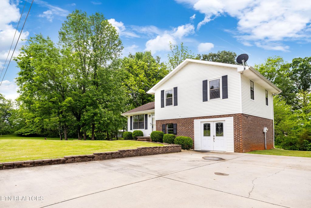 Photo of 127 Lakewood Circle, Madisonville, TN 37354 (MLS # 1301745)