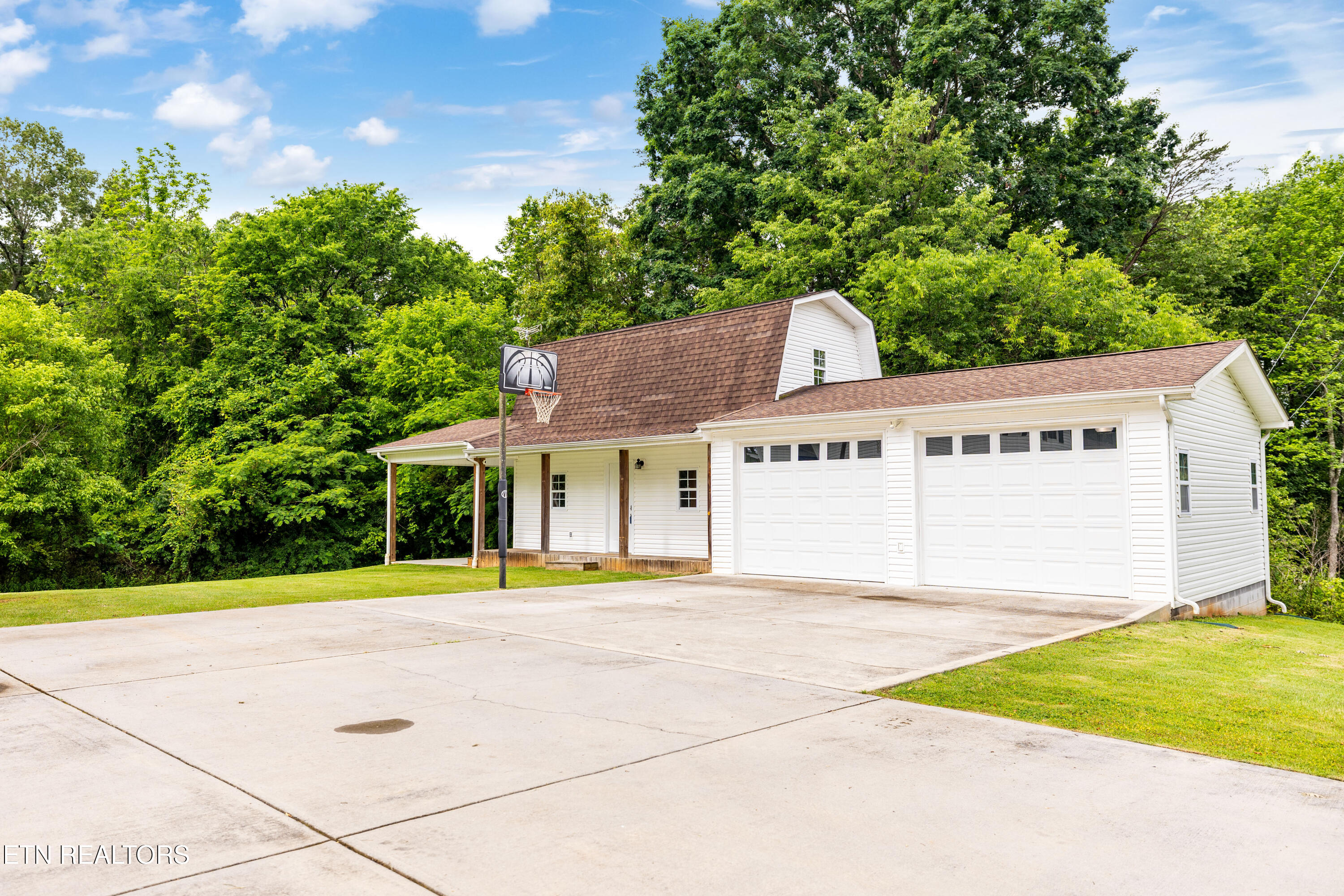 127 Lakewood Circle