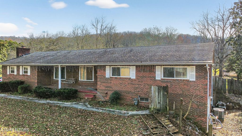Photo of 1480 Poplar Creek Rd, Oliver Springs, TN 37840 (MLS # 1321357)