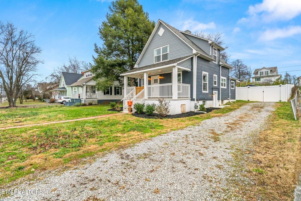 Photo of 323 Telford St, Alcoa, TN 37701 (MLS # 1285299)