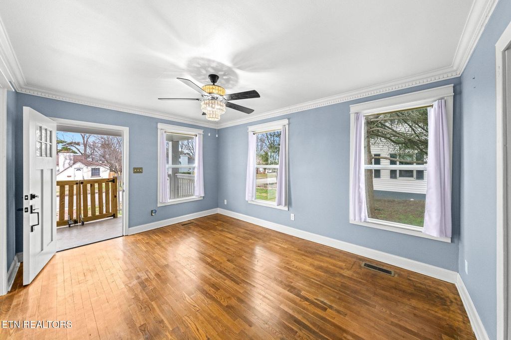 Photo of 323 Telford St, Alcoa, TN 37701 (MLS # 1285299)