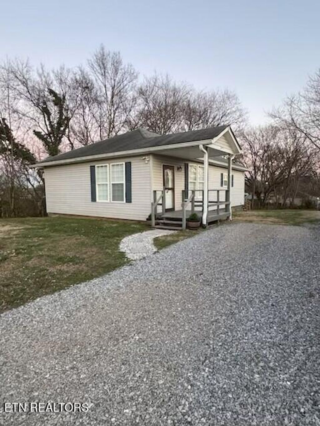 Photo of 102 Pinedale St, Maryville, TN 37801 (MLS # 1326759)