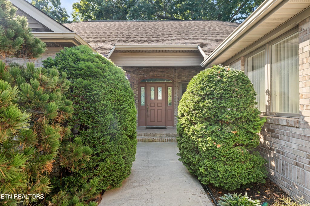 Photo of 301 Kiyuga Way, Loudon, TN 37774 (MLS # 1354179)