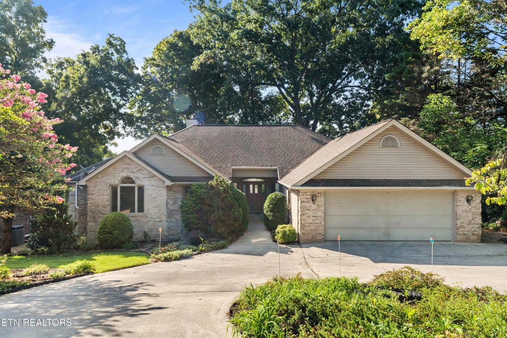 Photo of 301 Kiyuga Way, Loudon, TN 37774 (MLS # 1354179)
