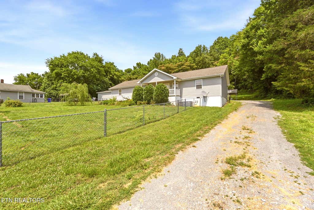 Photo of 633 Russell Ave, Harriman, TN 37748 (MLS # 1346853)