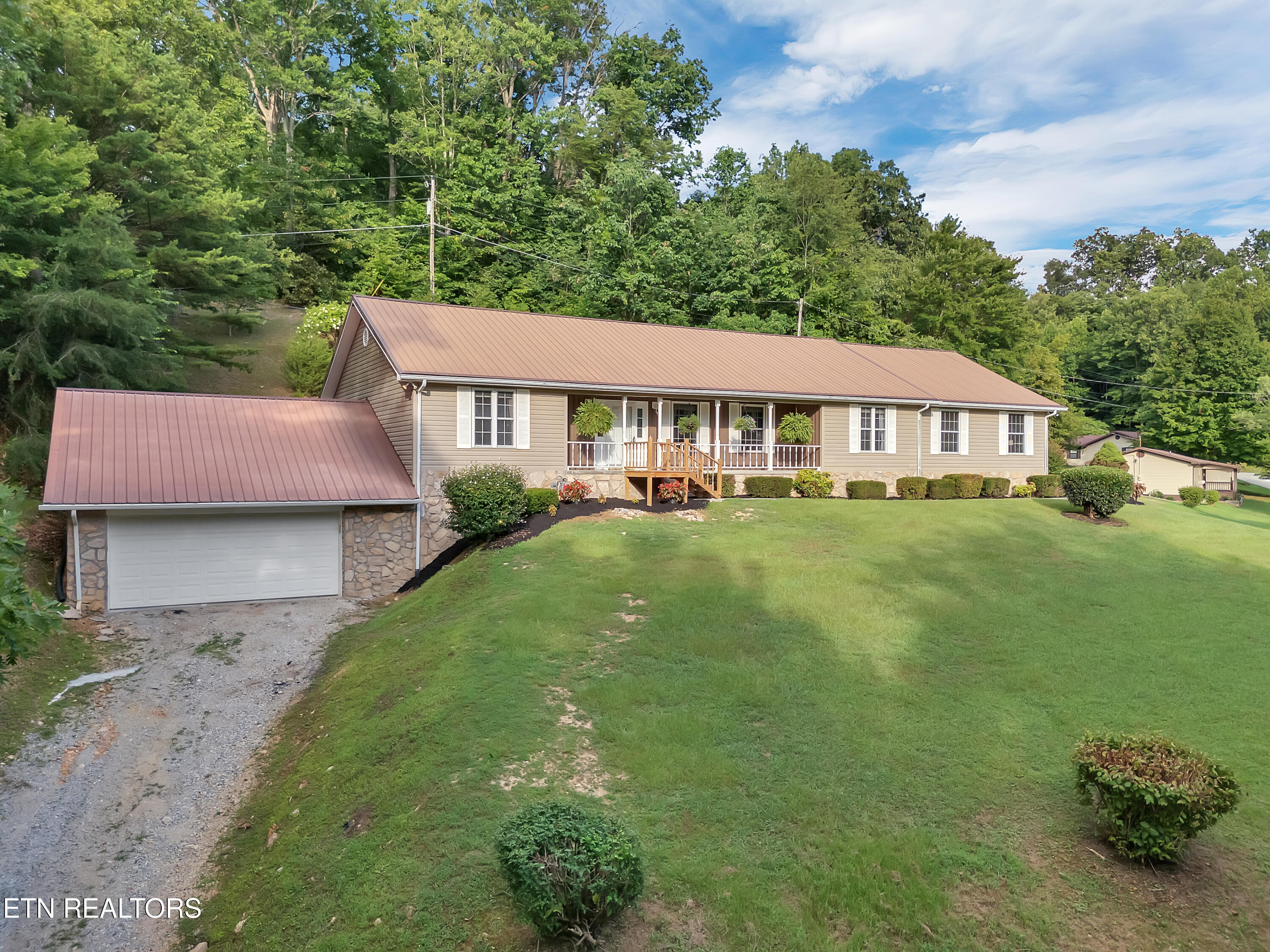 290 Whitaker Hollow Rd