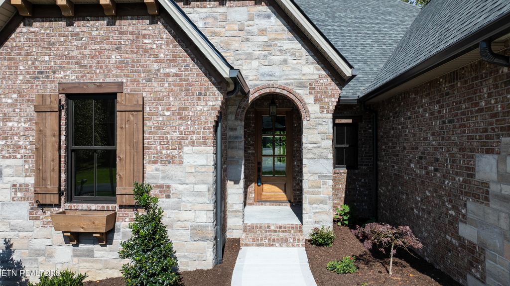 Photo of 14 Bent Oak Lane Lane, Crossville, TN 38558 (MLS # 1317538)