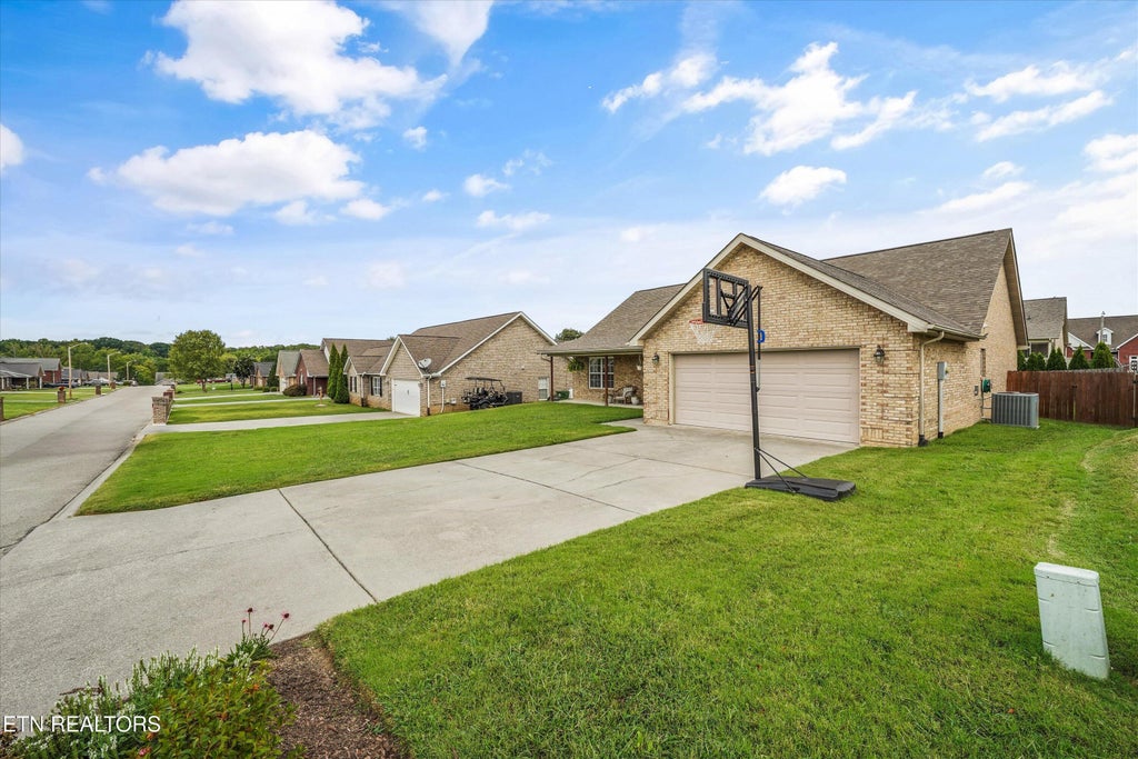 Photo of 1216 Bastogne Drive, Maryville, TN 37801 (MLS # 1355086)