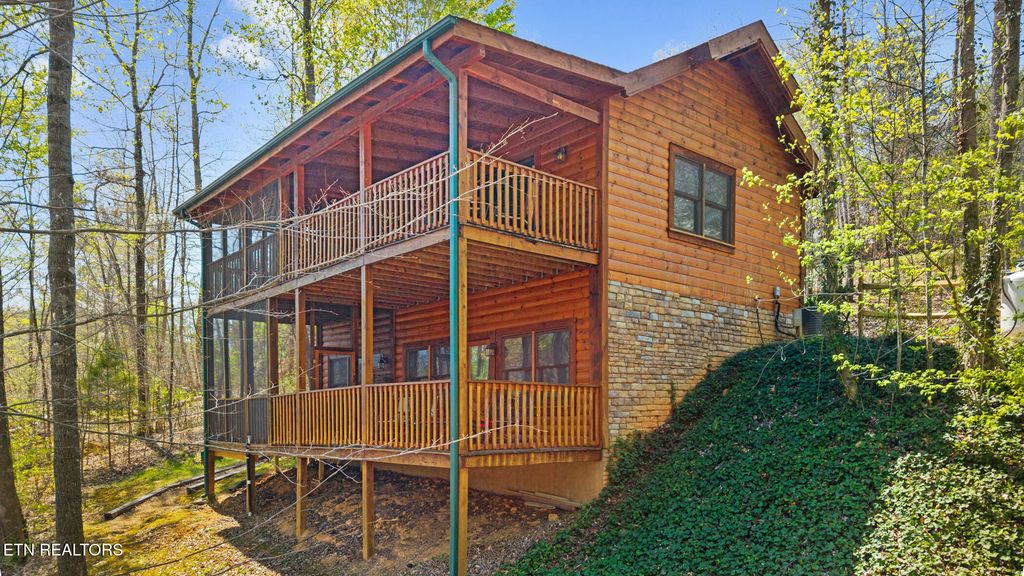 Photo of 3123 Happy Hollow Rd, Sevierville, TN 37862 (MLS # 1336124)