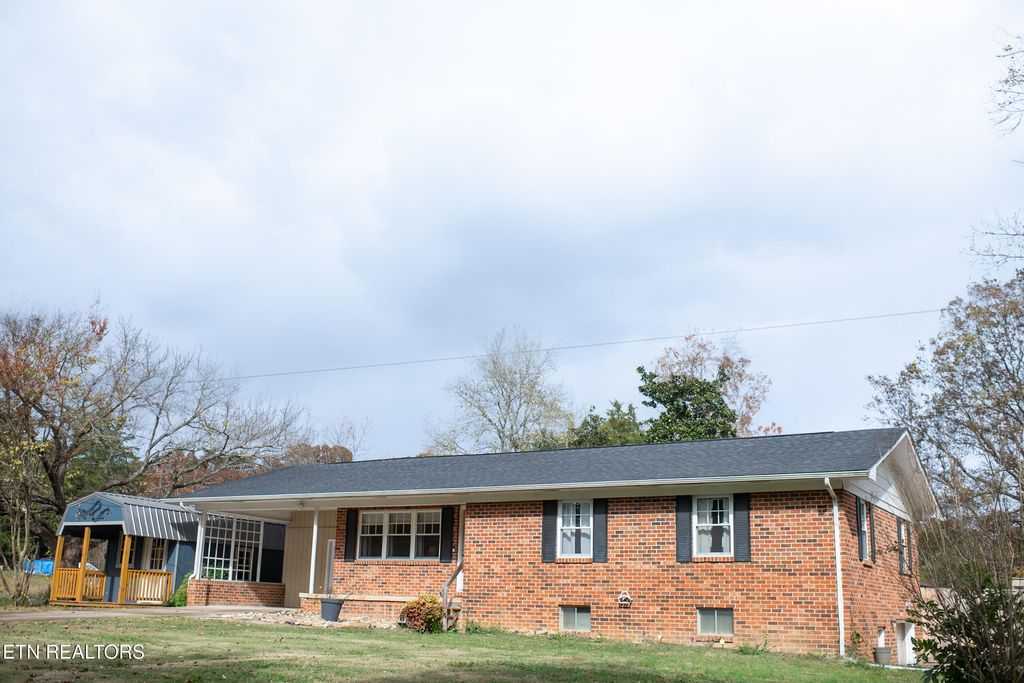Photo of 131 Helms Drive, Madisonville, TN 37354 (MLS # 1321737)