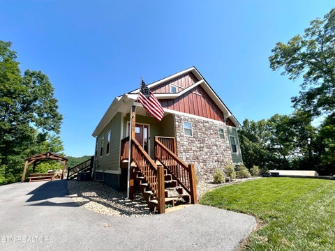 Photo of 706 Fairgarden Circle, Sevierville, TN 37876 (MLS # 1346125)