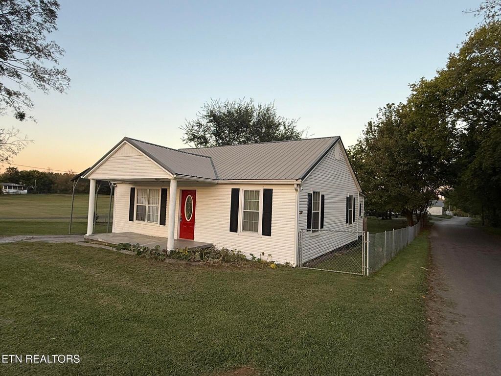 Photo of 461 Old Tellico Hwy N Hwy, Madisonville, TN 37354 (MLS # 1317416)