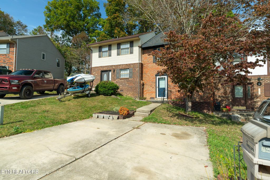 Photo of 227 Farmington Tr, Kingston, TN 37763 (MLS # 1320230)