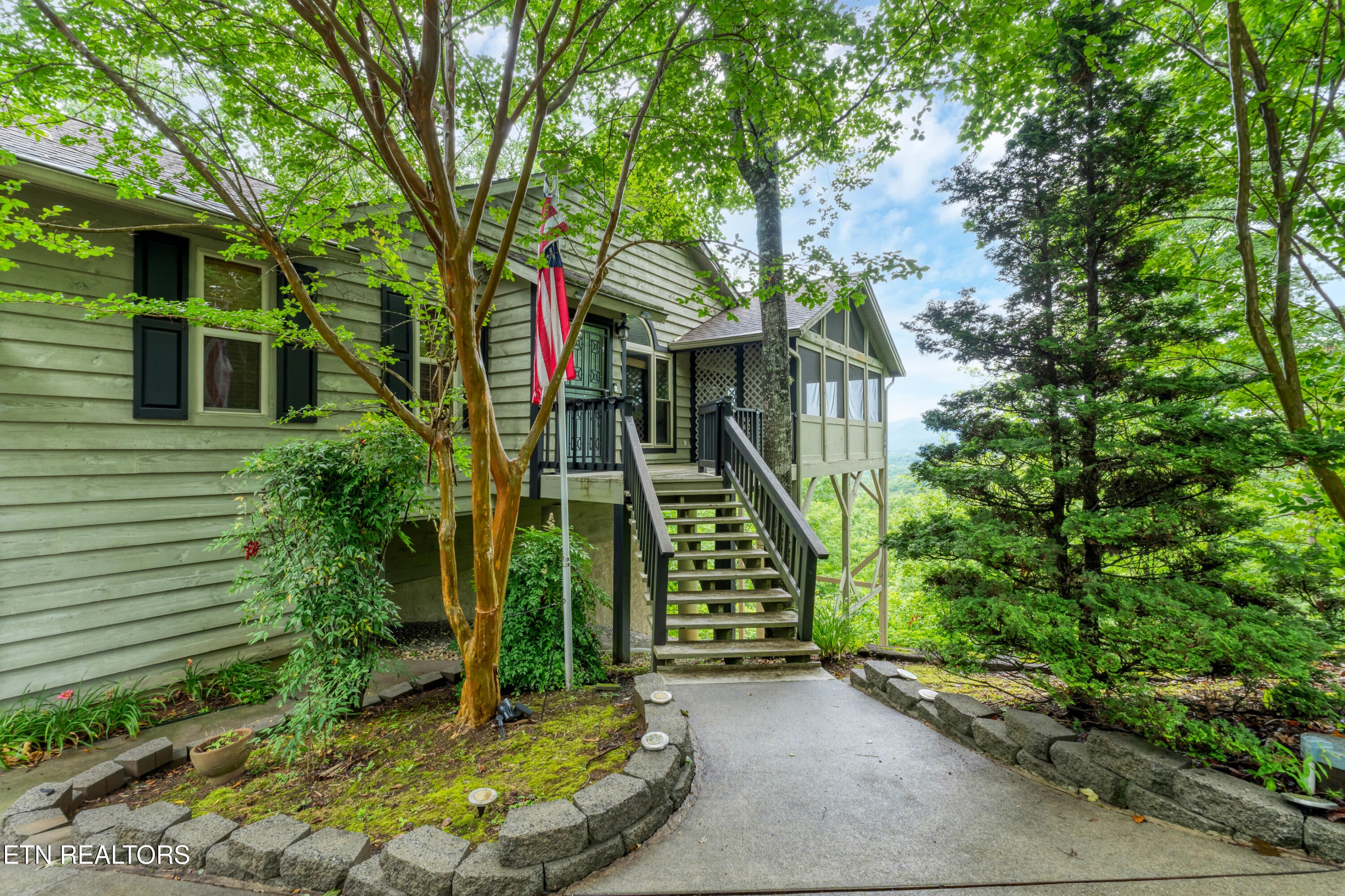 620 Hawk View Drive