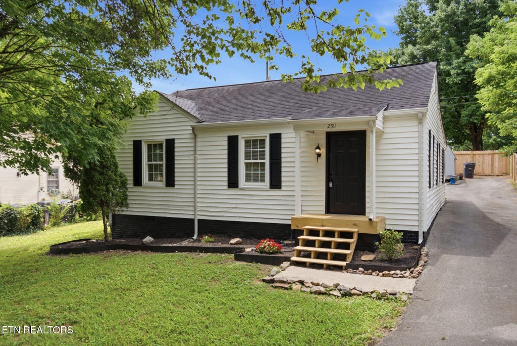 Photo of 2511 Greenfield Lane, Knoxville, TN 37917 (MLS # 1345687)