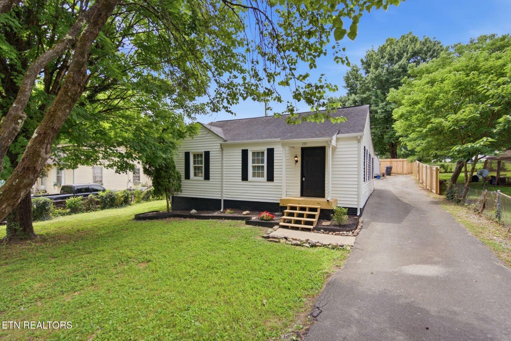 Photo of 2511 Greenfield Lane, Knoxville, TN 37917 (MLS # 1345687)