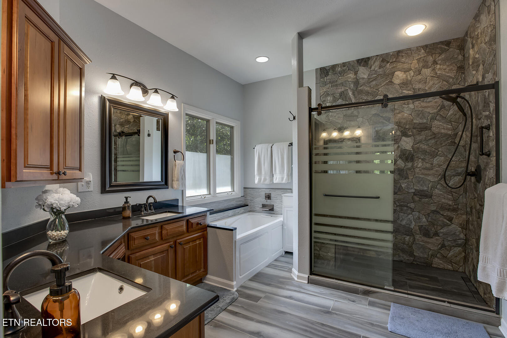 Loudon, Tennessee 37774, United States, 3 Bedrooms Bedrooms, ,3 BathroomsBathrooms,Residential,Active,130894