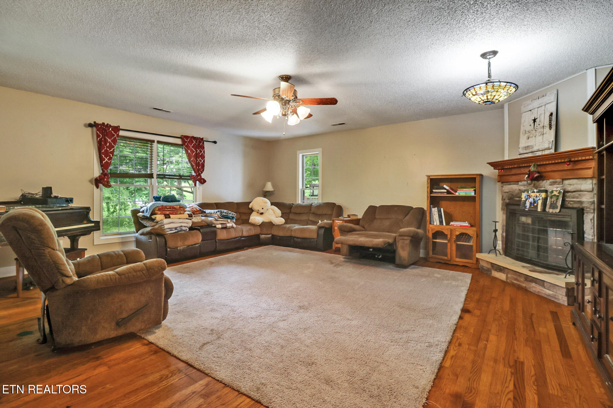 1541 Clear Creek Rd