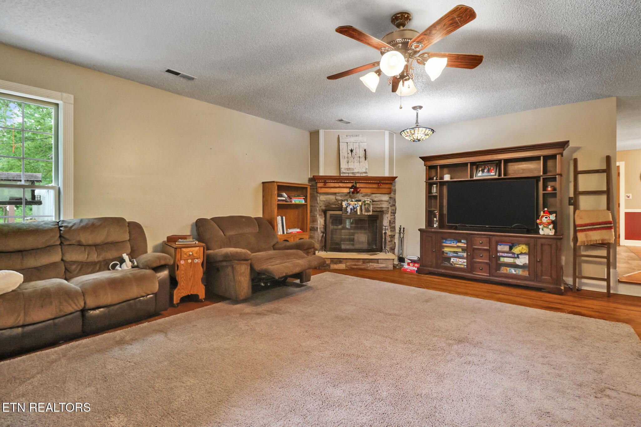 1541 Clear Creek Rd
