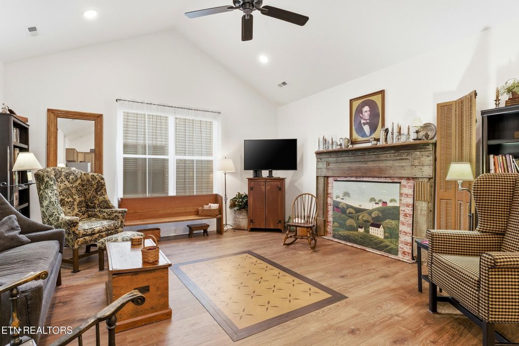 Photo of 143 Elise Way, Lenoir City, TN 37771 (MLS # 1331967)