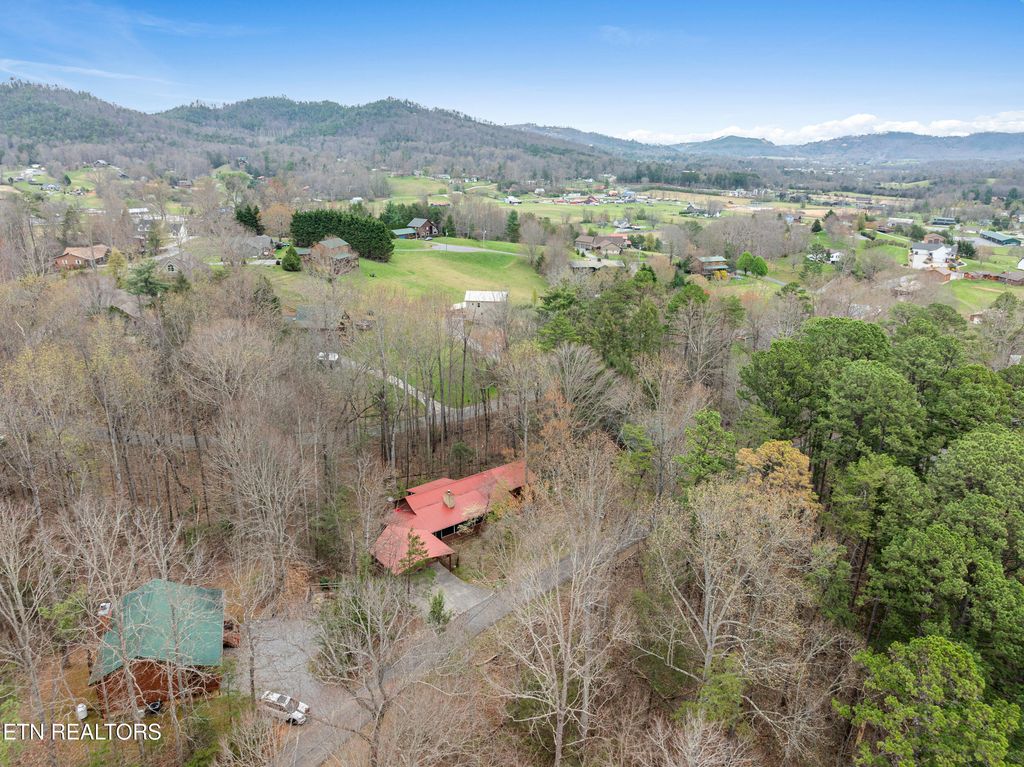 Photo of 3820 Saddle Brook Way, Sevierville, TN 37862 (MLS # 1334202)