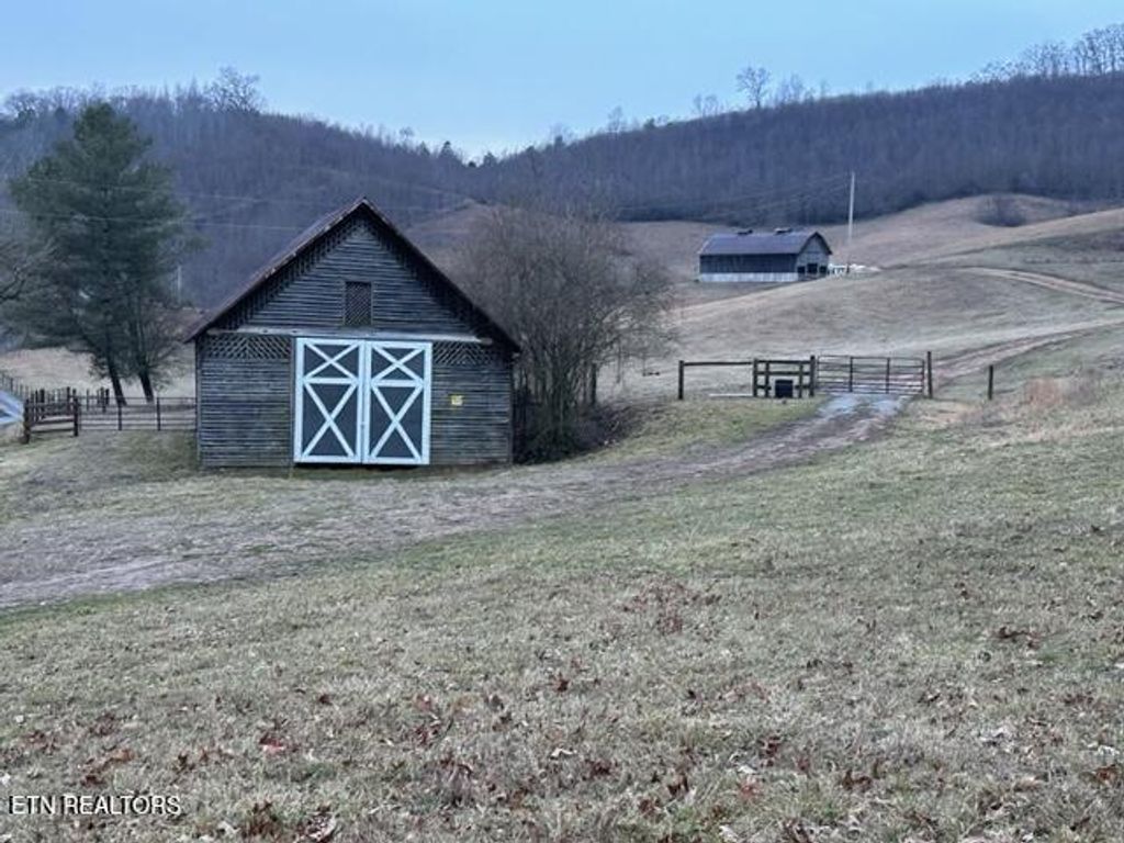 Photo of 933 Frog Level Rd, Harrogate, TN 37752 (MLS # 1326656)