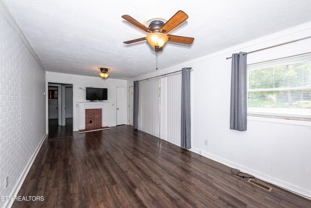 Photo of 617 Garfield St, Alcoa, TN 37701 (MLS # 1314336)