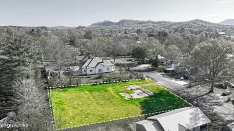 Photo of 426 Illinois Ave, Etowah, TN 37331 (MLS # 1335137)