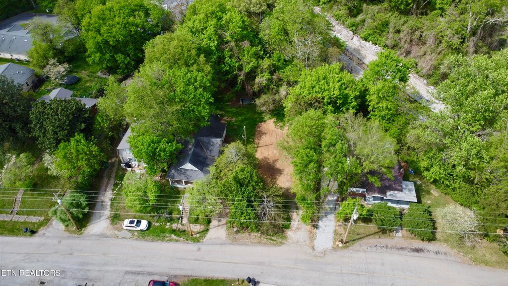 Photo of 141 Nevada Ave, LaFollette, TN 37766 (MLS # 1336765)