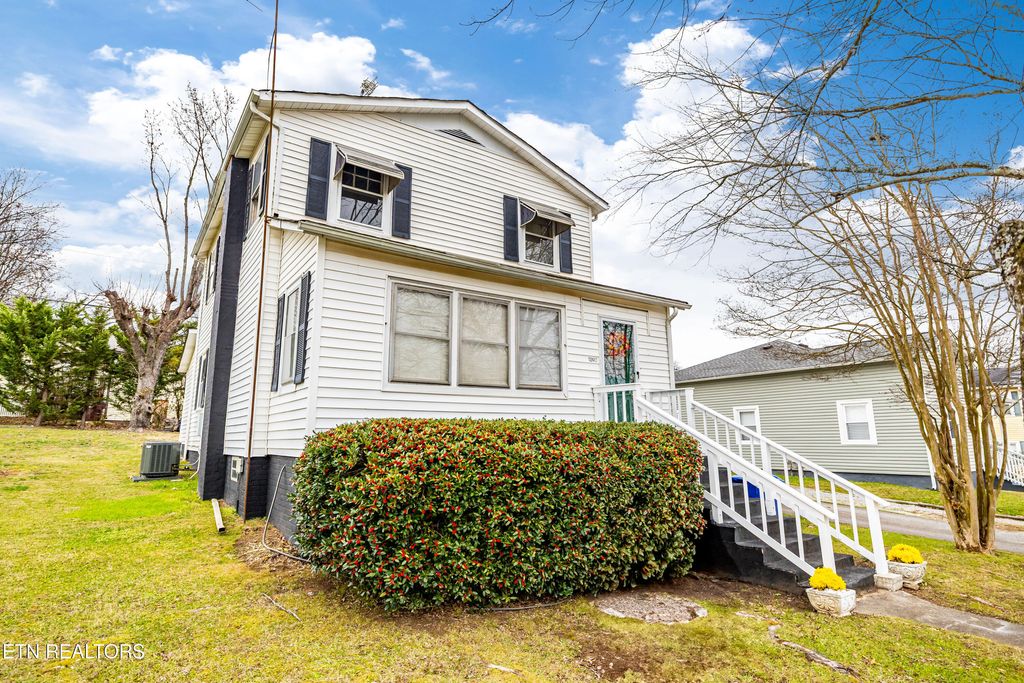 Photo of 1240 N Wright Rd, Alcoa, TN 37701 (MLS # 1324086)