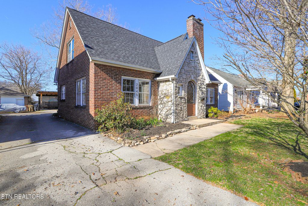 Photo of 2045 Emoriland Blvd, Knoxville, TN 37917 (MLS # 1331031)