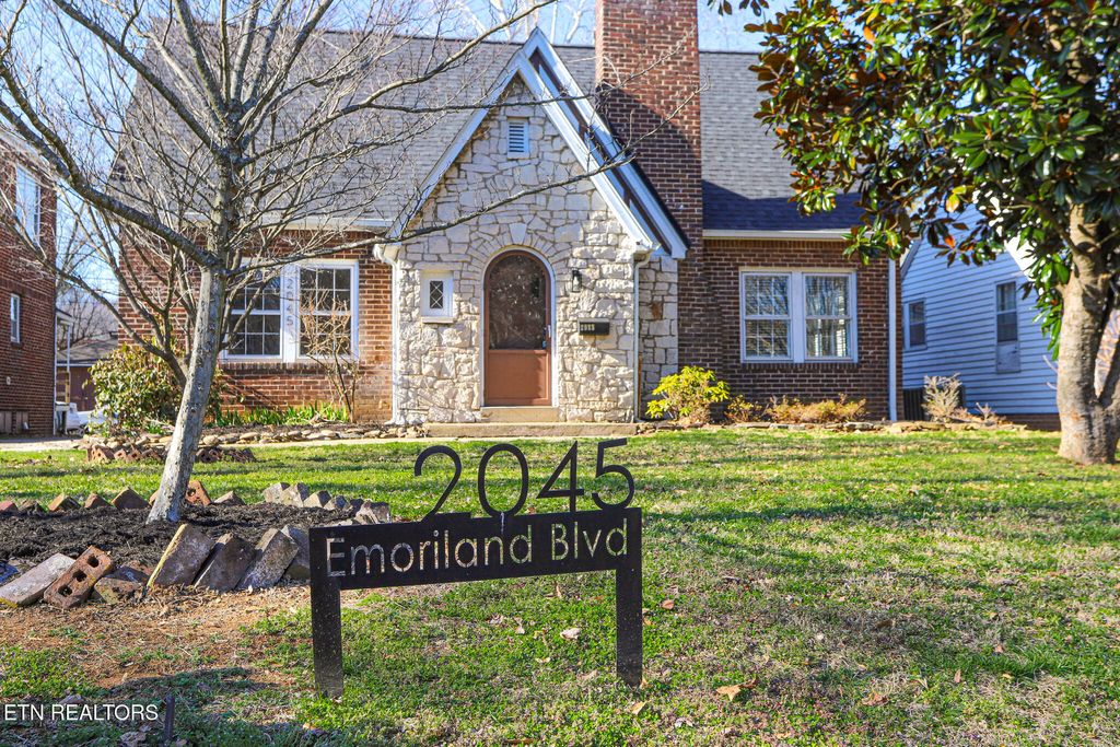 Photo of 2045 Emoriland Blvd, Knoxville, TN 37917 (MLS # 1331031)
