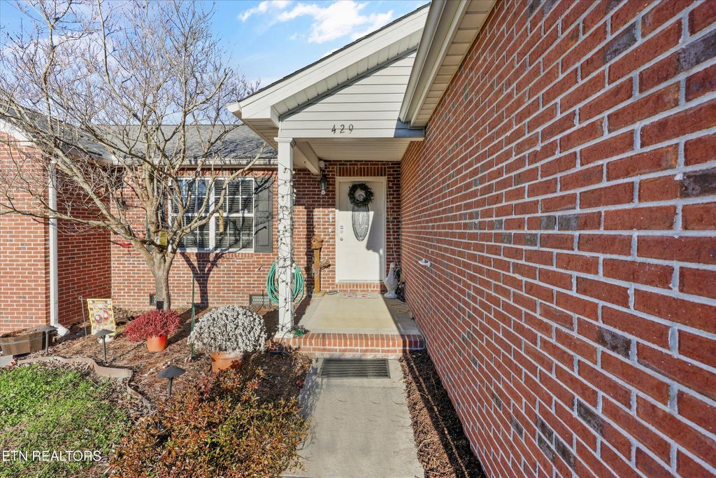 Photo of 429 Hillside Lane, Lenoir City, TN 37771 (MLS # 1326511)