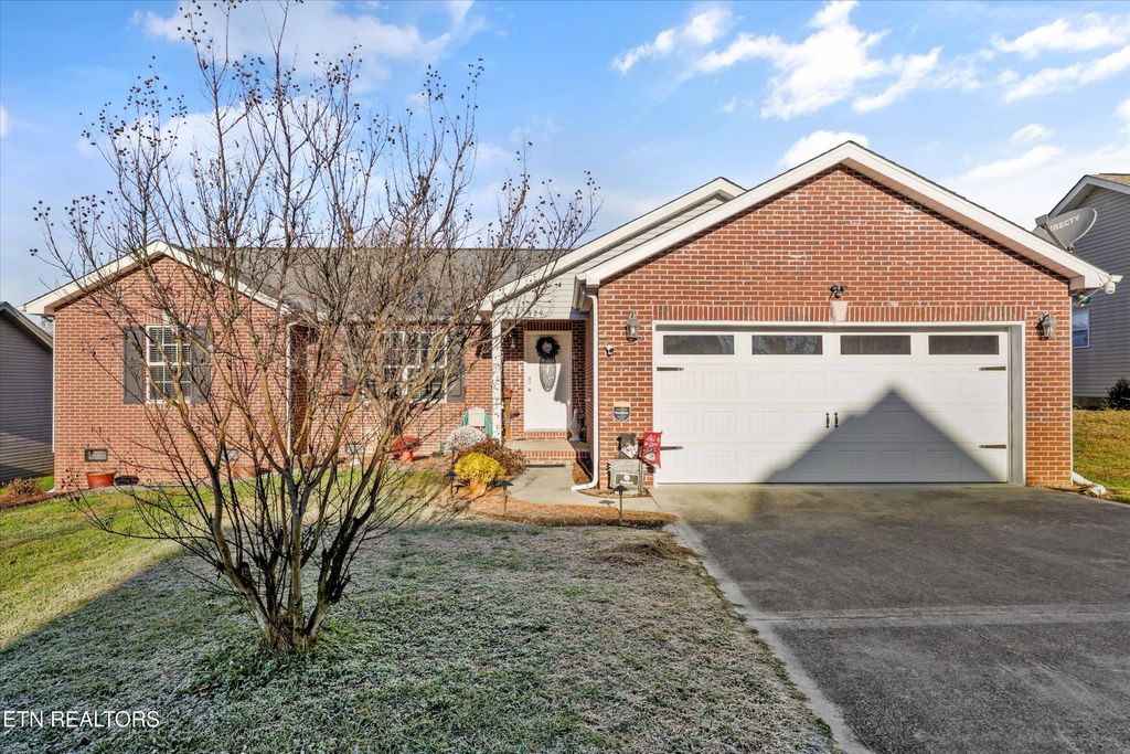 Photo of 429 Hillside Lane, Lenoir City, TN 37771 (MLS # 1326511)