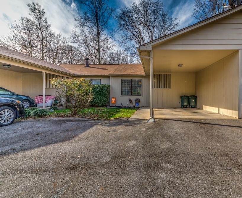 Photo 1 of 24 — 8400 Olde Colony Tr Apt 52, Knoxville, TN 37923