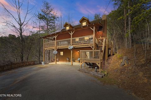 Photo of 1122 Eagle Pointe Way, Pigeon Forge, TN 37863 (MLS # 1331809)