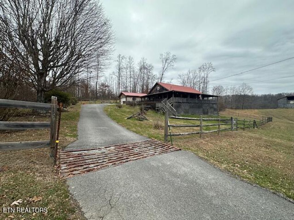 Photo of 811 Pioneer Rd, Ewing, VA 24248 (MLS # 1323648)
